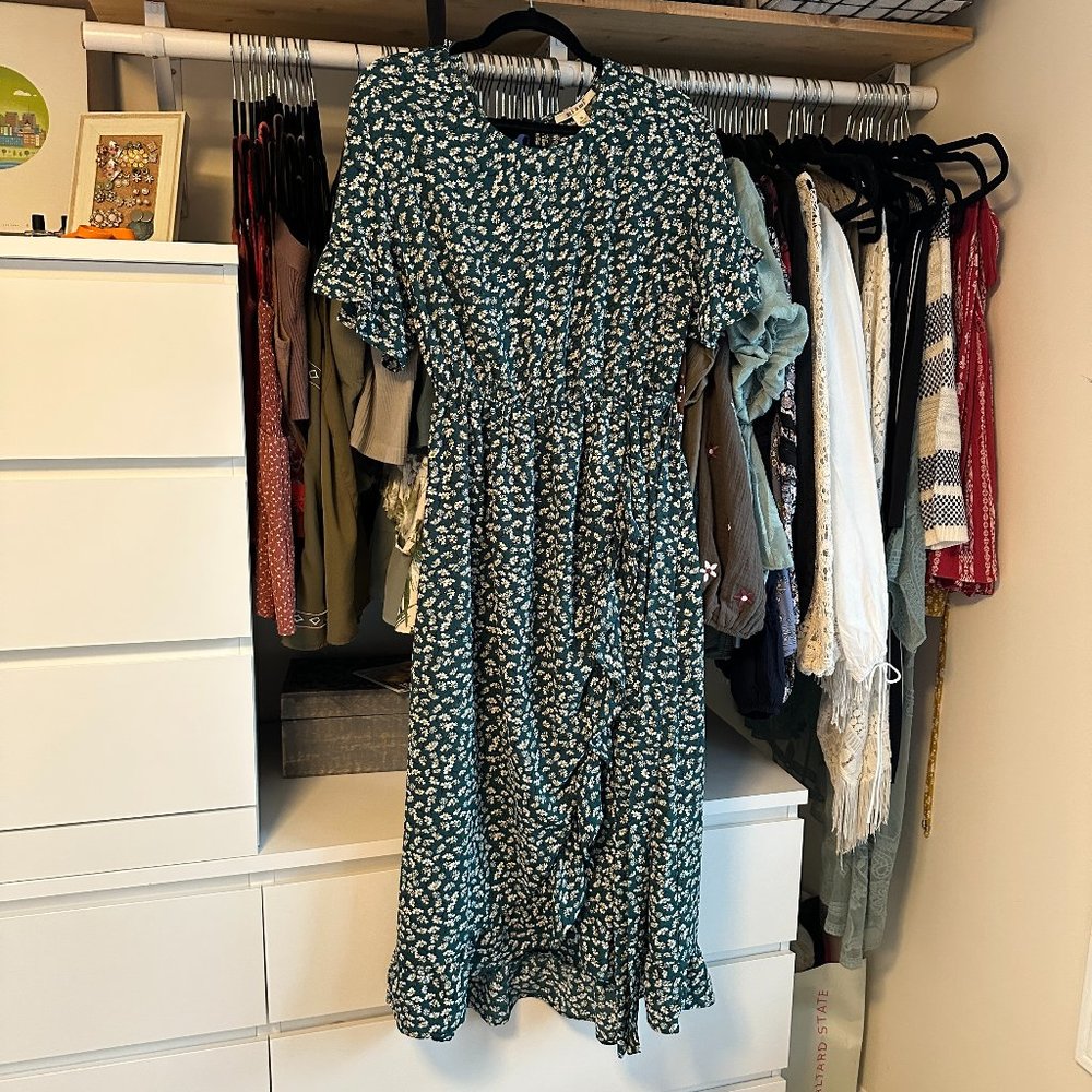 Francesca’s Mi Ami Faux Wrap Ditsy Floral Green Midi Dress - M